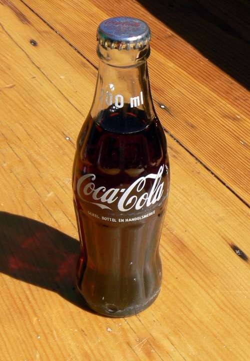 1995 200 ml Coke Bottle (Full)