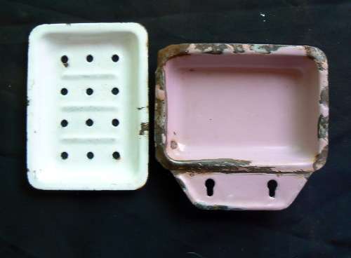 Vintage Enamel Soap Holder - Soap Dish / Seep Bakkie