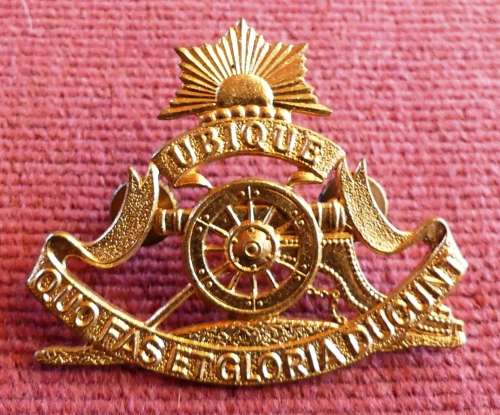 UNIVERSITY OF FREE STATE REGIMENT ARTILLERY Cap Badge --- Post 1964