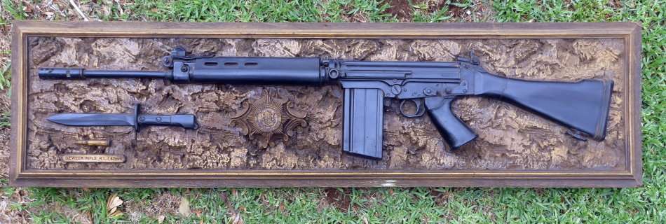 Life Size Replica of a R1 -- 7.62 mm Rifle/Geweer -- Hard image on a Foam Plaque -- GREAT SHOW PIECE