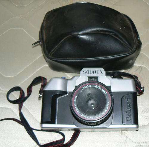 Vintage Sounex Deluxe I, Camera - 50mm Auto fix focus lens 1:6 with bag