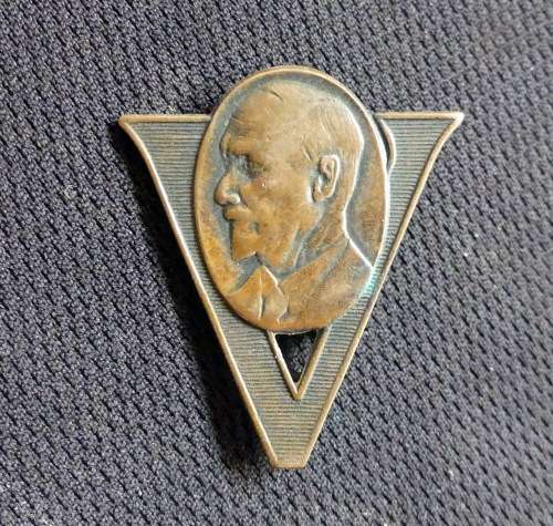 JAN SMUTS WWII Victory Pin Badge,