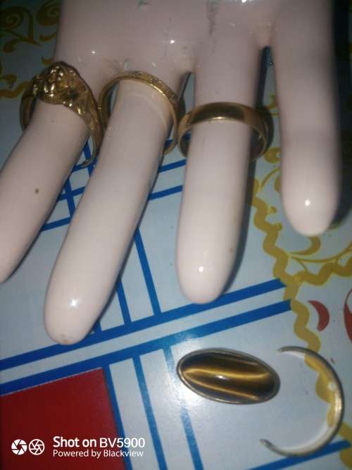 Scrap gold 9 carat gold and (1) 18 carat ring with 3 diamond chips please read!!!