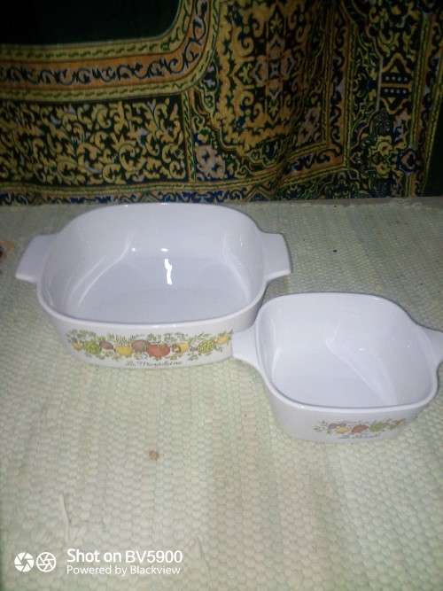 Corning ware bowls with stand