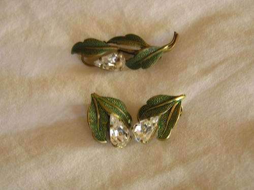 Vintage brooche with clip on earrings