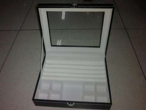 Jewelery box - Rings and Earring - Must have for ring collectors / sellers