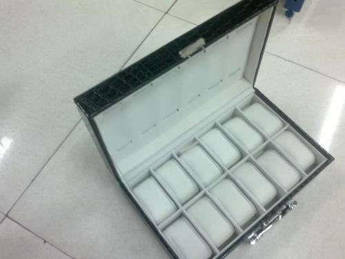 12 slots watch case