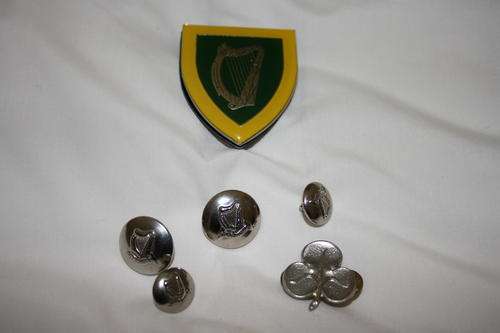 SA Irish Shoulder Flash / Tunic Buttons and Lapel Badge (Original)