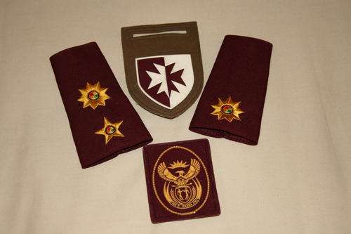 LOW START 1 Medical Bat Tupperware Flash & Officers Rank plus NCO Badge - Original