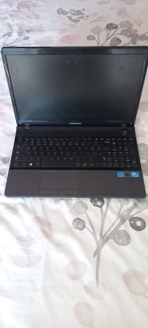Samsung NP300E5C-AOEZA Laptop