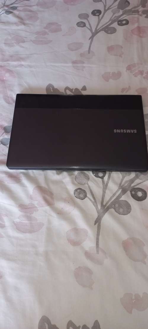 Samsung NP300E5C-AOEZA Laptop