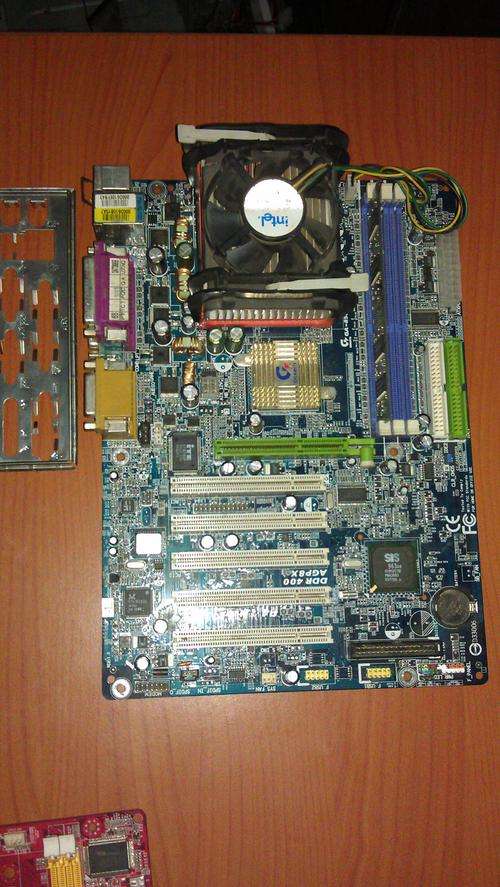 Celleron 1.8 Ghz Socket 478 with Gigabyte Mainboard with 128 DDR Mem