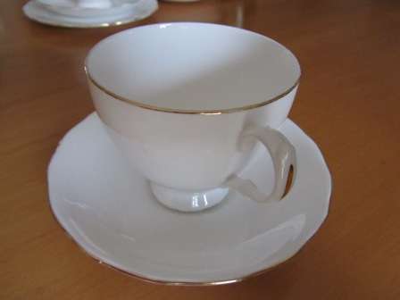 Queen Anne FINE TEA BONE CHINA (set of 5) - QUALITY collector's set with saucers and side plates!