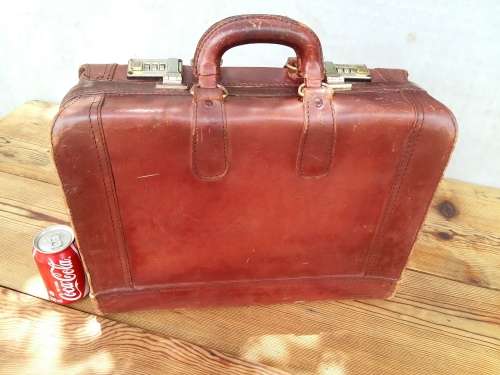 Vintage Leather Briefcase (please read)