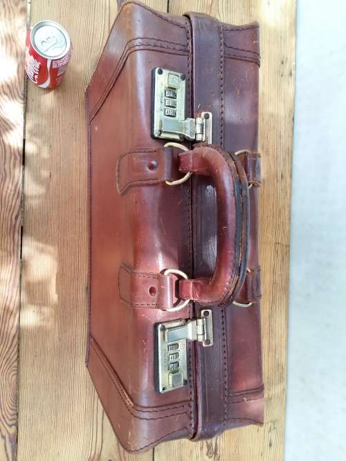 Vintage Leather Briefcase (please read)