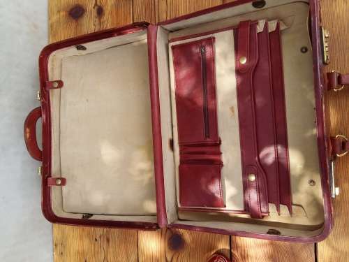Vintage Leather Briefcase (please read)