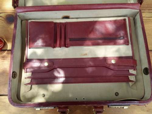 Vintage Leather Briefcase (please read)