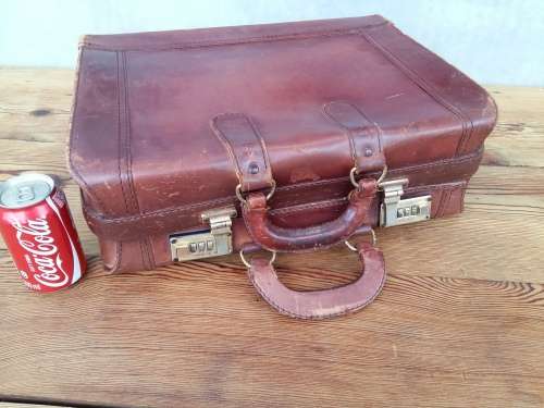 Vintage Leather Briefcase (please read)