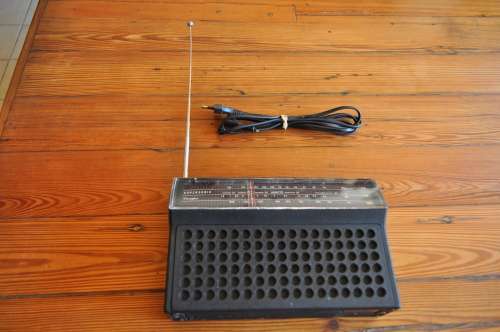 Vintage Supersonic FM Radio