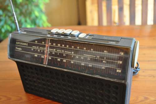 Vintage Supersonic FM Radio