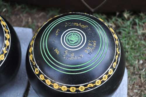 Henselite Size 2 (4 13/16) Lawn bowls