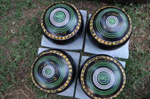 Henselite Size 2 (4 13/16) Lawn bowls