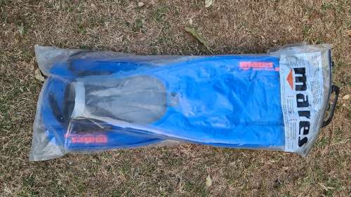 Mares Fins (new) Size 8-9 Adjustable