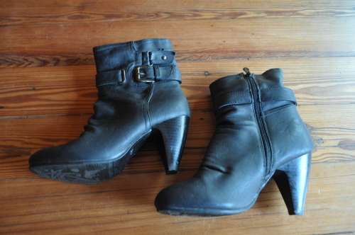 Ladies Size 4 Boots