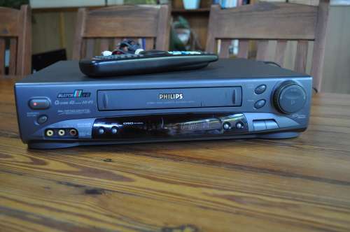 Philips 6 Head Hi-Fi Stereo VHS Video Cassette Recorder Player With Remote