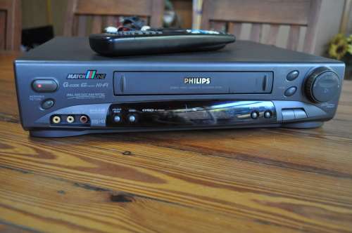 Philips 6 Head Hi-Fi Stereo VHS Video Cassette Recorder Player With Remote