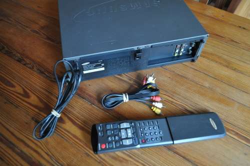 Samsung 6 Head VHS Video Cassette Recorder With Remote