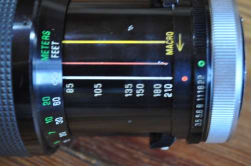 Vivitar Series 1 Lens 70-210mm 1:3.5 (canon mount)