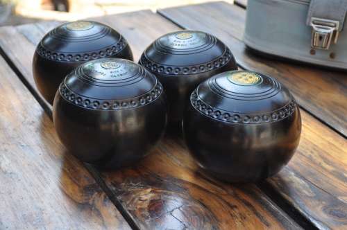 Henselite Lawn Bowls Size 4 Heavy In Bag