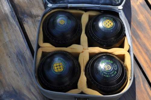 Henselite Lawn Bowls Size 4 Heavy In Bag