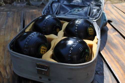 Henselite Lawn Bowls Size 4 Heavy In Bag