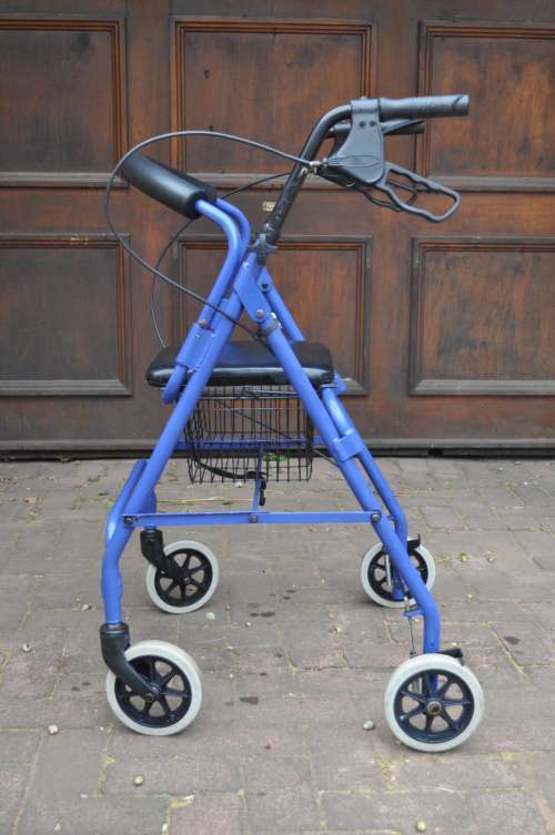 4 Wheel Walker With Brakes & Seat [FOR COLLECTION ONLY, NO POSTAGE]