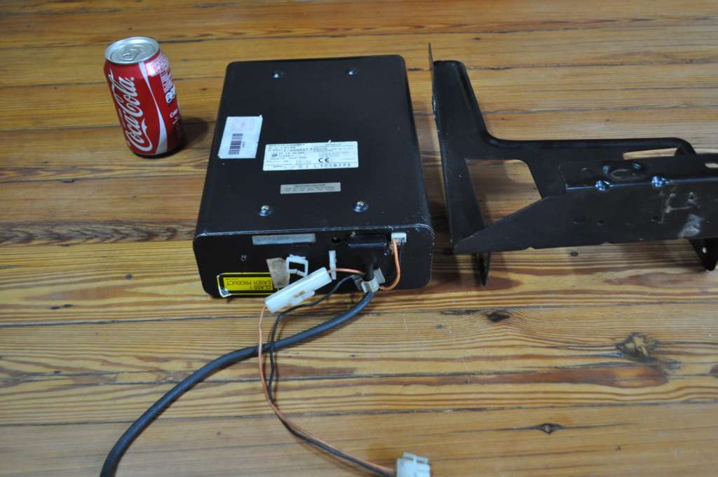 BMW 6 Disc CD Changer With Bracket