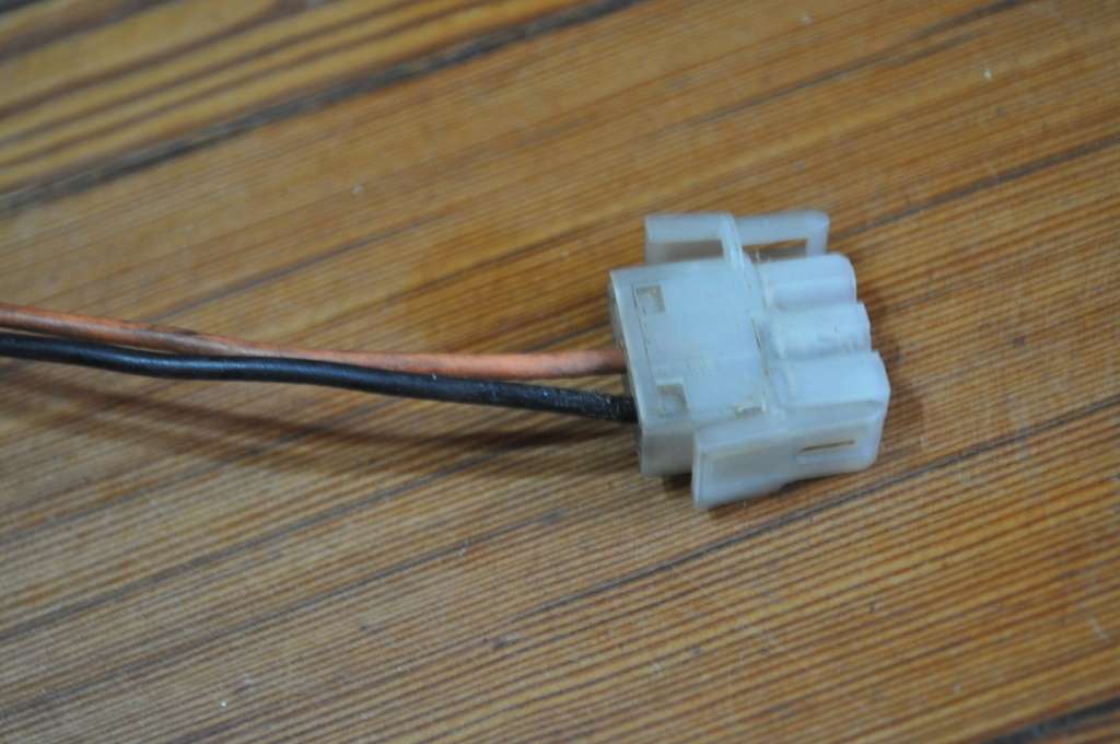 BMW 6 Disc CD Changer With Bracket