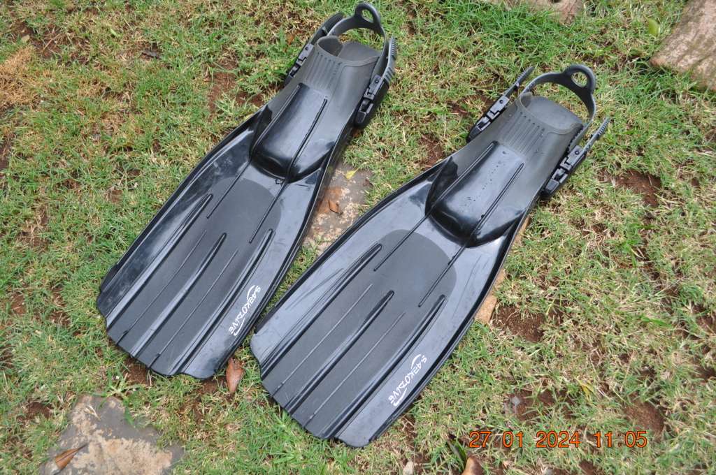 Saekodive Scuba Fins Size XL (adjustable straps)