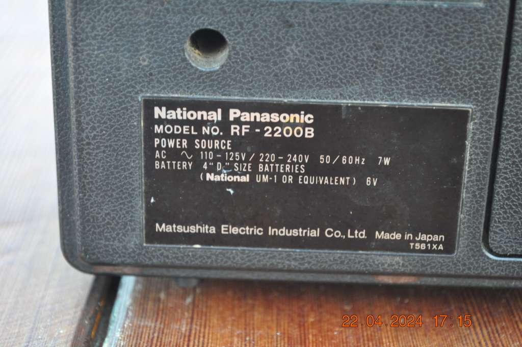 Vintage National Panasonic RF-2200B DR22 8 Band Radio