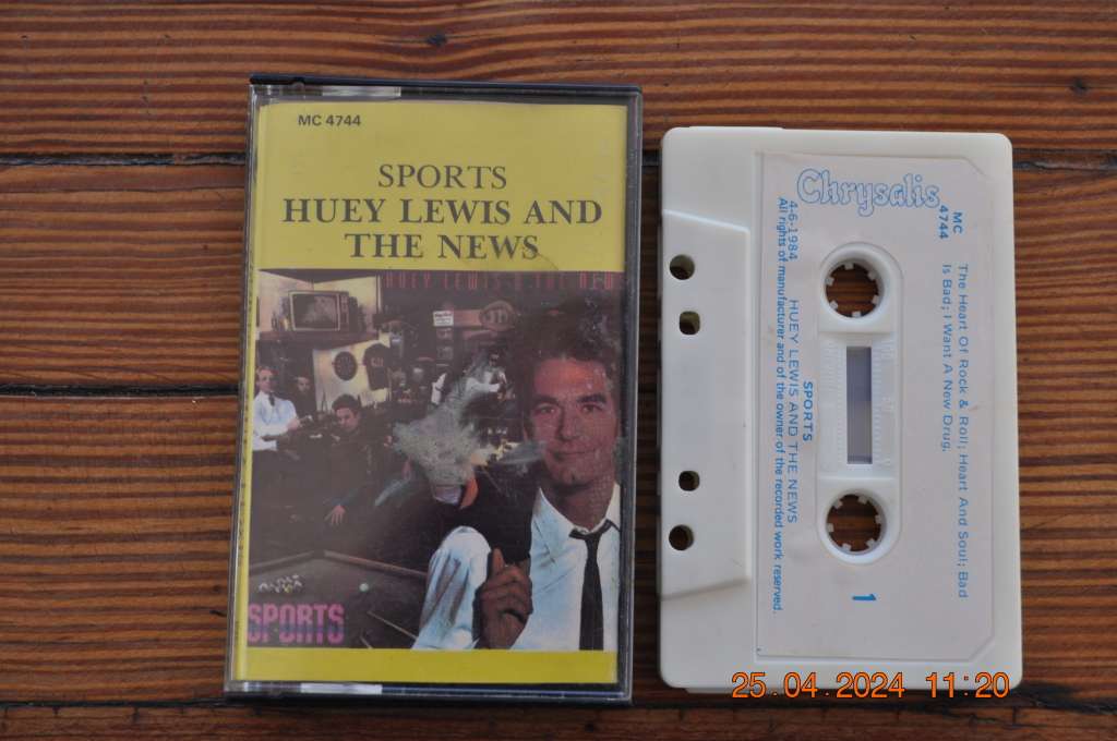 Huey Lewis And The News - Sports (Cassette)