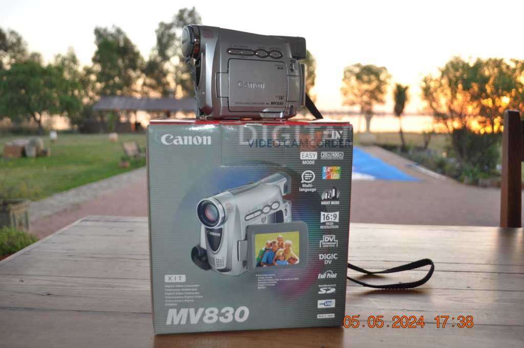 Canon Mini DV Digital Video Camera (like new)