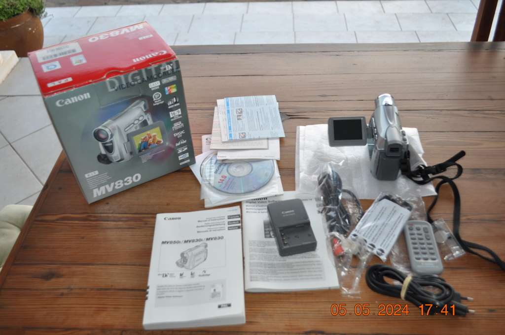 Canon Mini DV Digital Video Camera (like new)