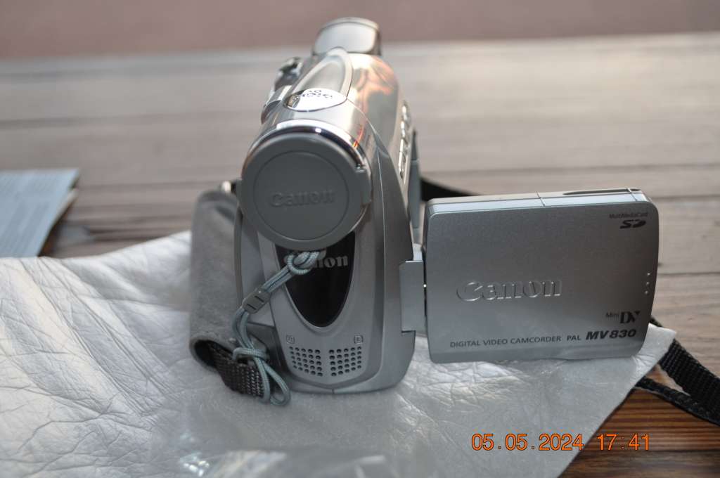 Canon Mini DV Digital Video Camera (like new)