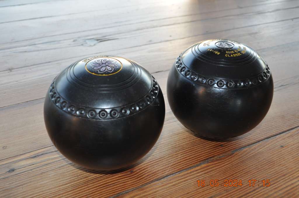 Henselite Size 6 Super Grip Lawn Bowls Set Of Two