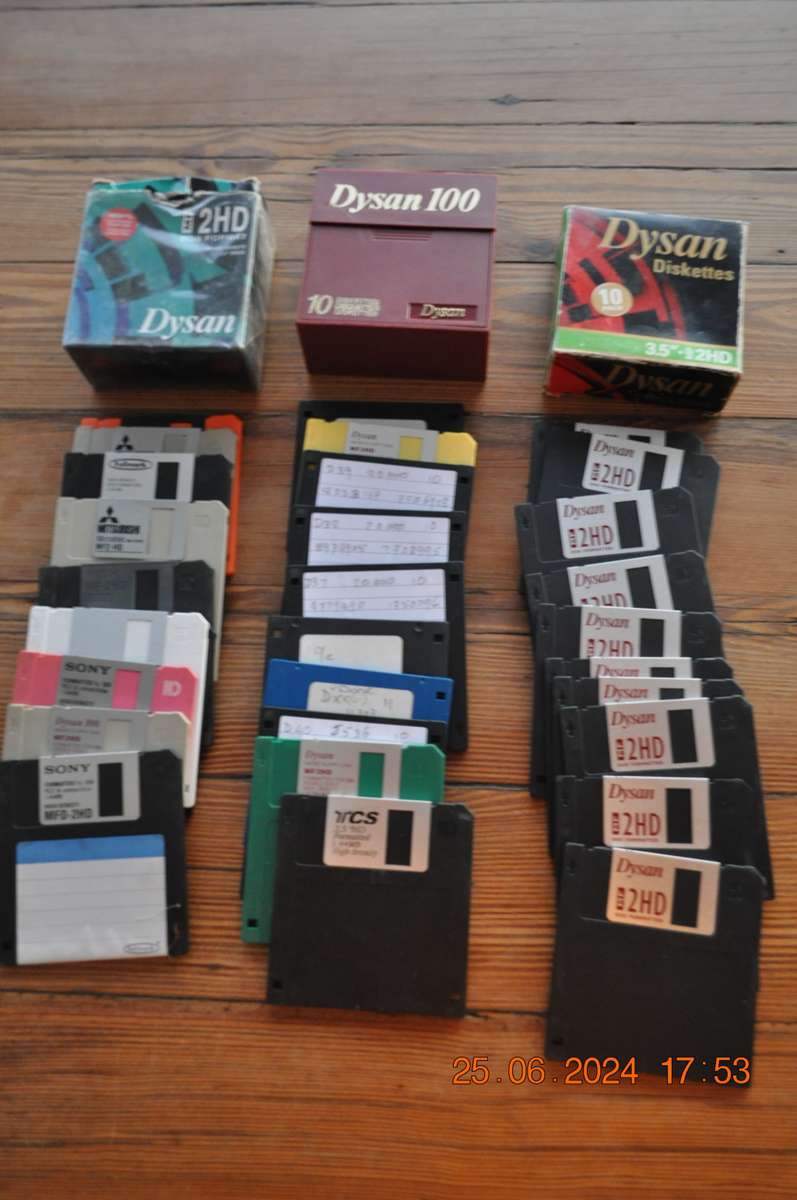 Vintage Computer Pre Owned Floppy Discs 30 in Total 1.44Mb
