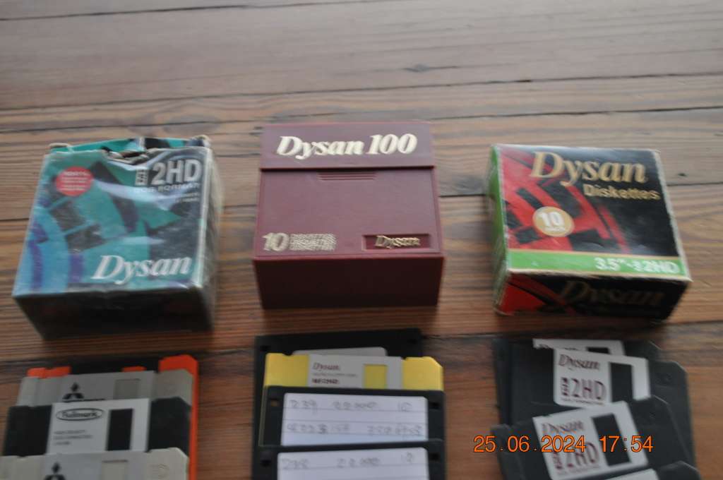 Vintage Computer Pre Owned Floppy Discs 30 in Total 1.44Mb