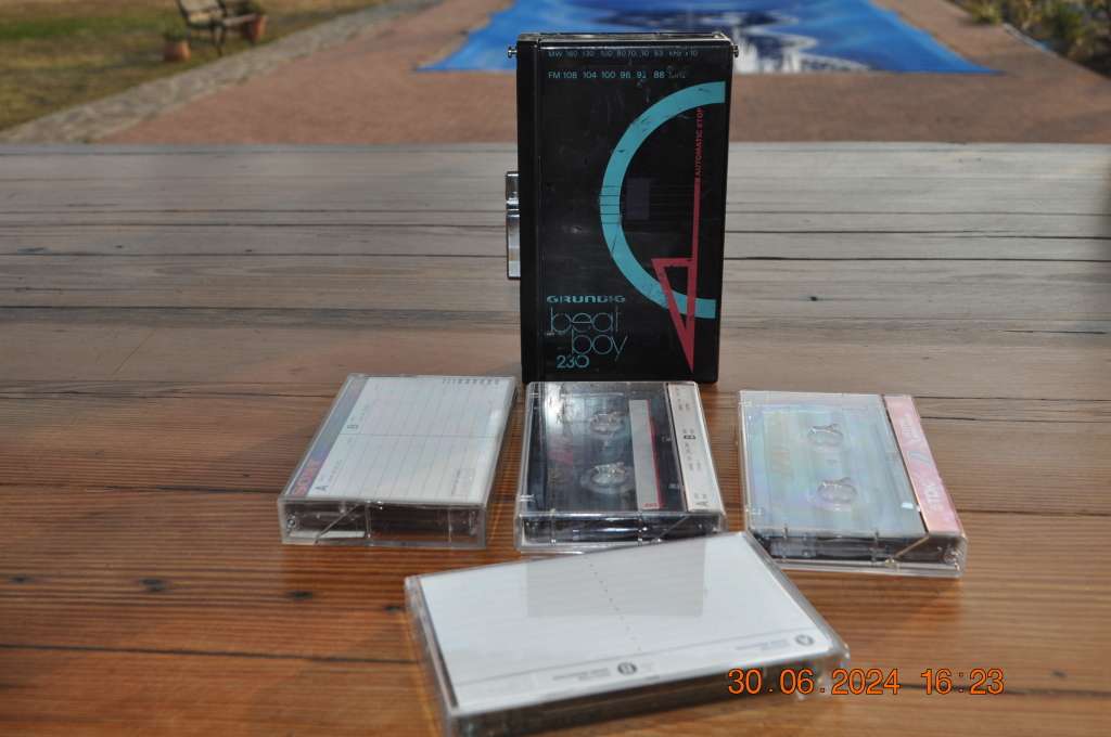 Grundig Cassette Walkman With Fm Am Radio (free cassettes)