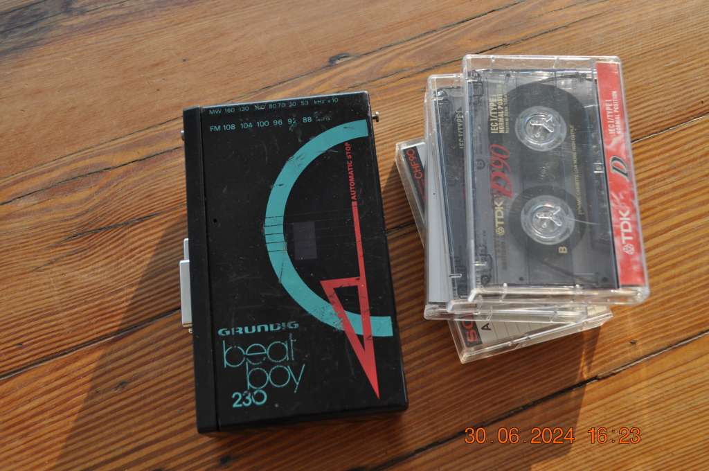 Grundig Cassette Walkman With Fm Am Radio (free cassettes)