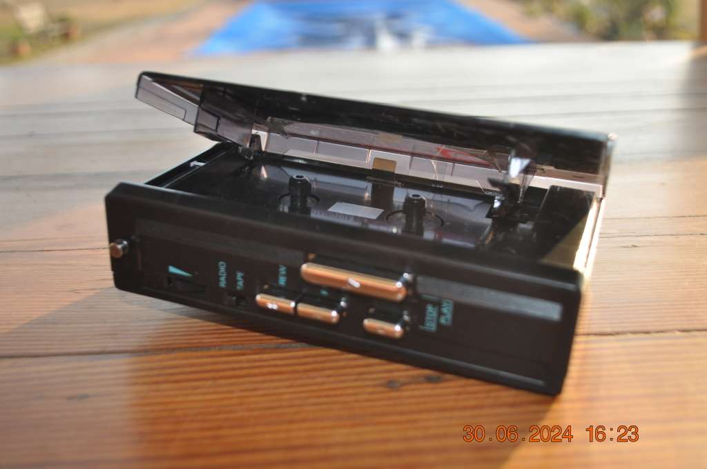 Grundig Cassette Walkman With Fm Am Radio (free cassettes)